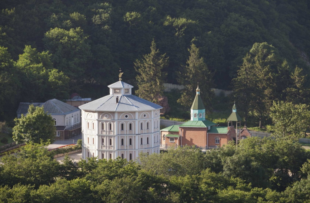 Фото: Паломническая экскурсия «2 монастыря»