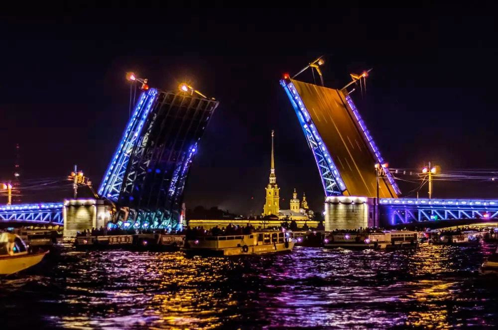 Фото: Разводные мосты Петербурга на теплоходе