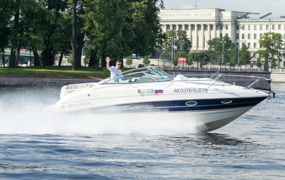 Фото: Прогулка на катере «Solid» с капитаном в Москве