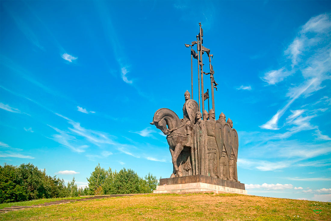 Фото: Памятник дружине Александра Невского (монумент «Ледовое побоище»)
