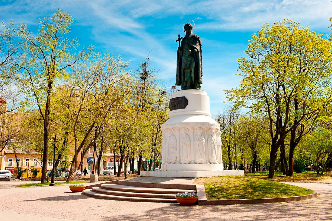 Фото: Памятник княгине Ольге
