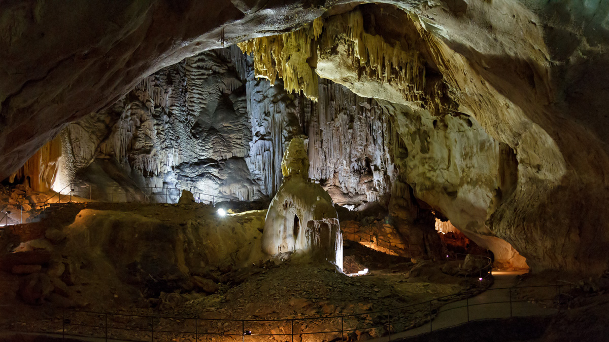 Фото: Пещера Эмине-Баир-Хосар