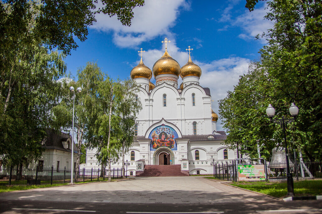 Фото: Успенский кафедральный собор (Ярославль)