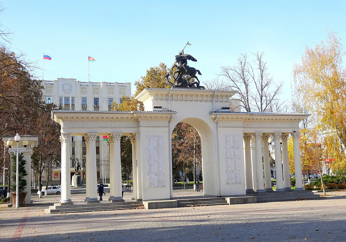 Фото: Мемориальная арка Ими гордится Кубань