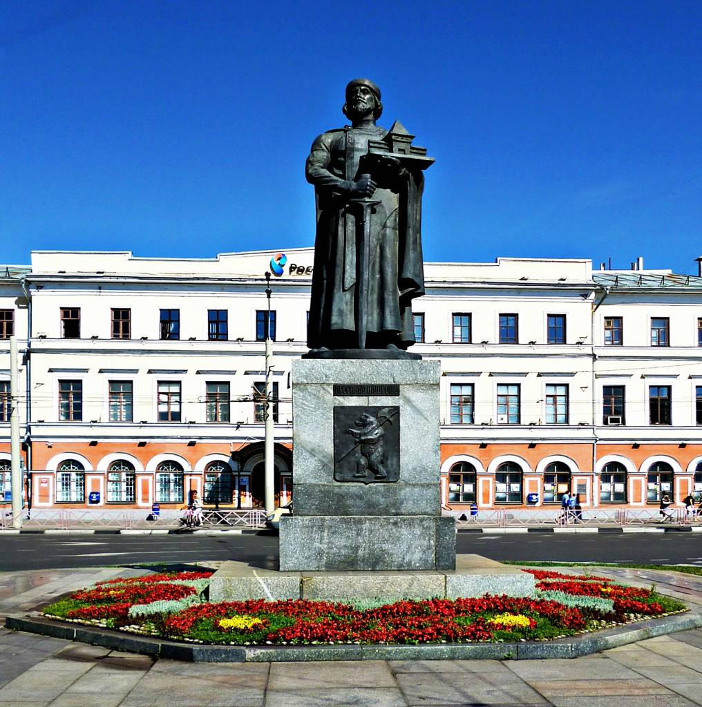 Фото: Памятник Ярославу Мудрому