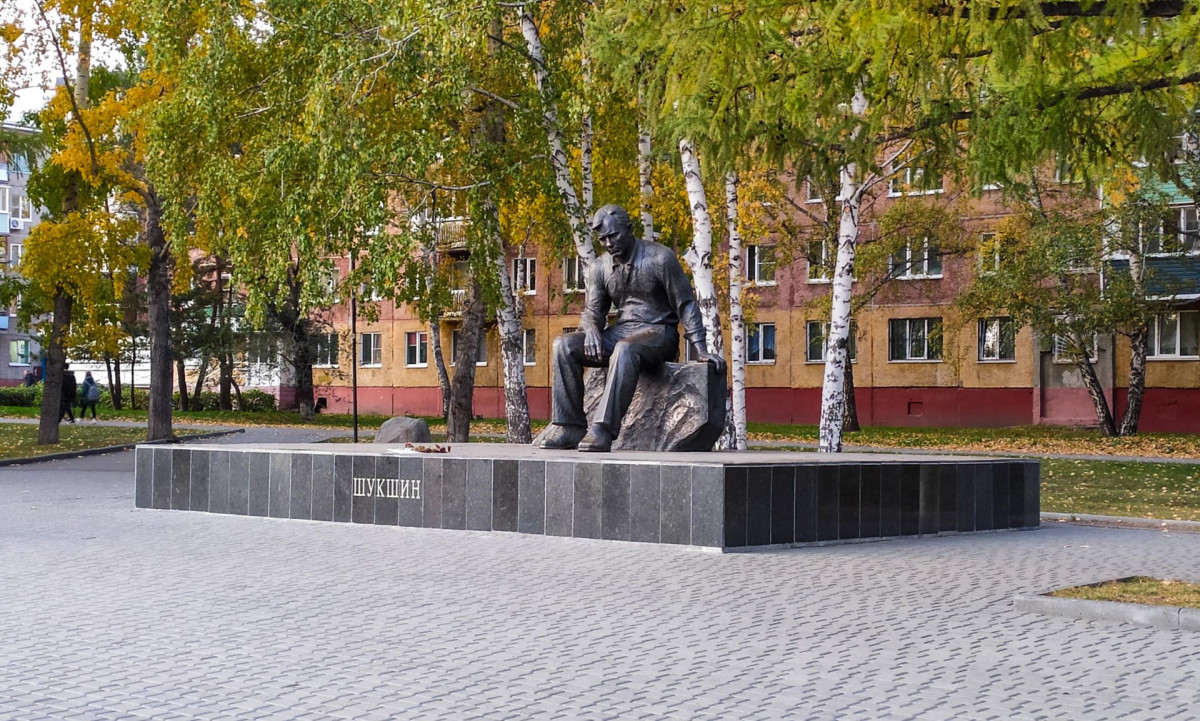 Фото: Памятник В. М. Шукшину